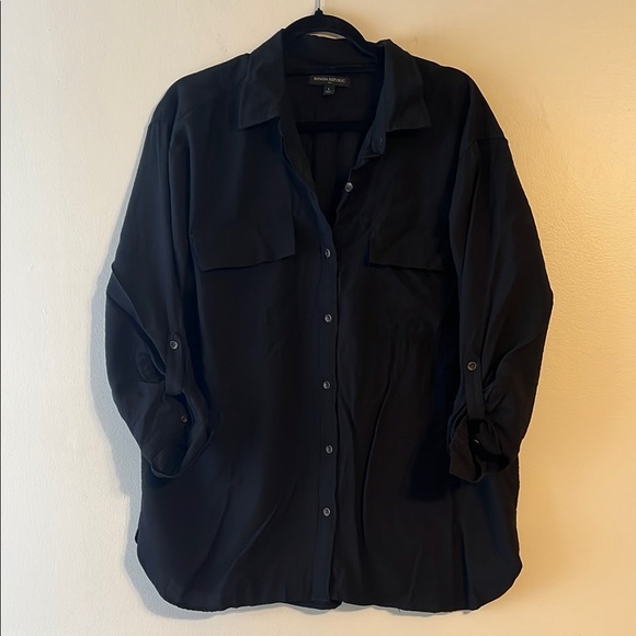 Banana Republic Button Down Shirt with Long Sleeves and Relaxed Fit in Black - Picture 1 of 6
